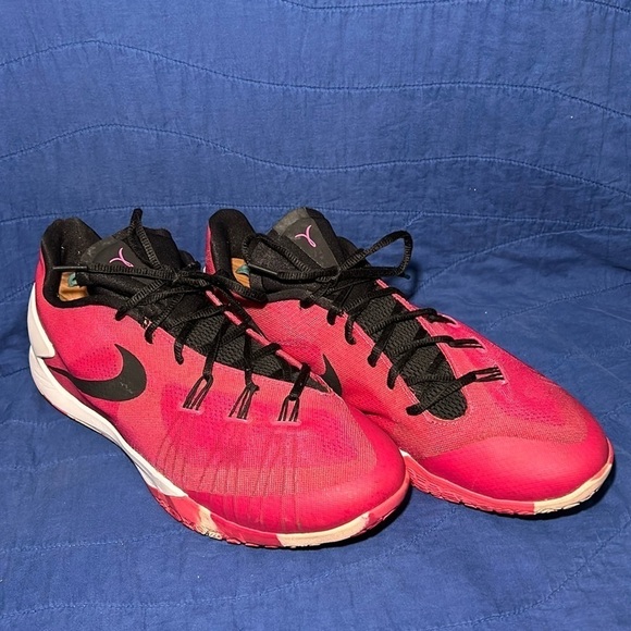 Men’s Nike HyperChase - Size 12.5 - Breast Cancer Awareness Pink​ - Picture 1 of 6